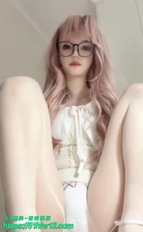 美羊羊桑丝袜福利被扒出童颜巨乳配黑丝反差感太猛了 福利视频