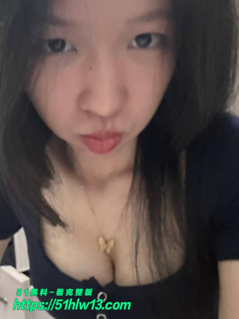 孙晓晴海南大二学妹流出，清纯长发少女私下反差太猛 学妹私密视频