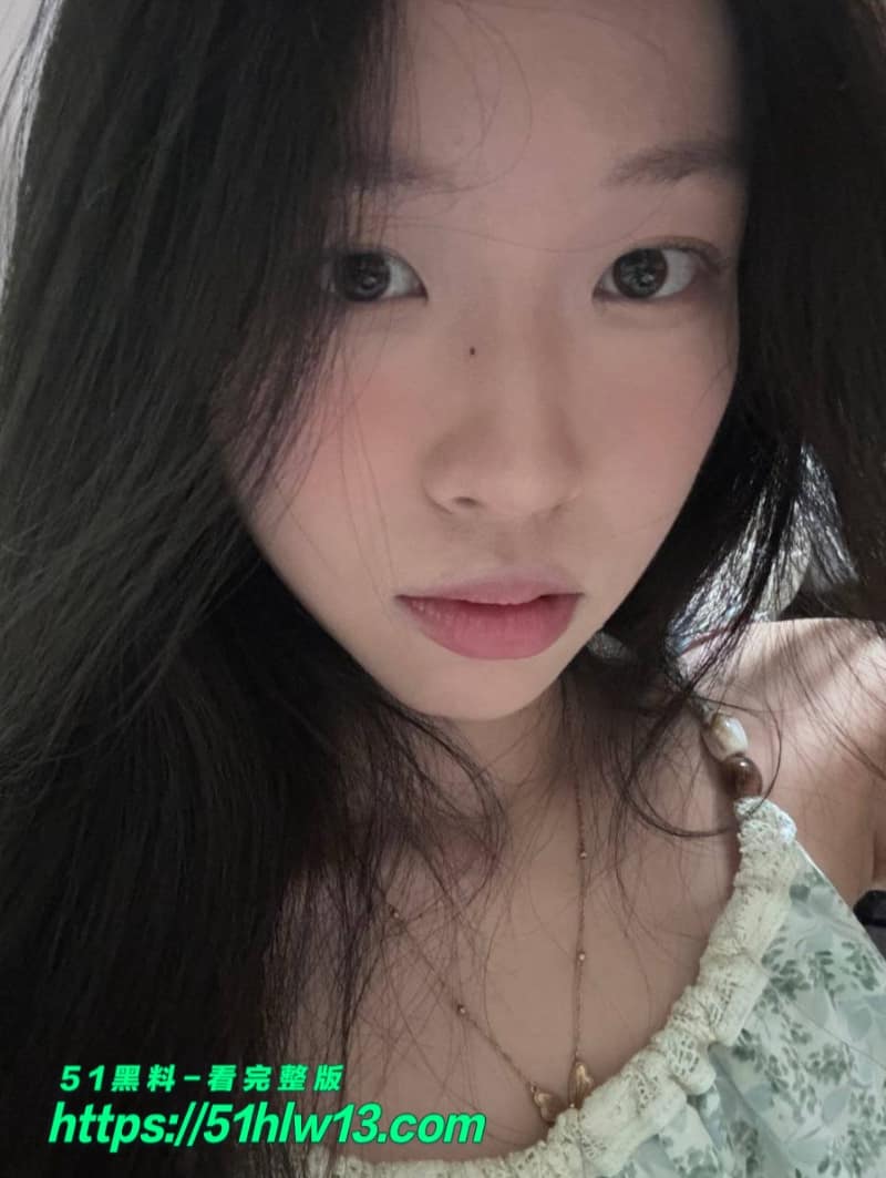 孙晓晴海南大二学妹流出，清纯长发少女私下反差太猛 反差福利
