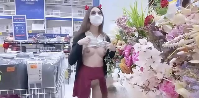 MoriyaExhibit超市当众开腿眼神妖媚勾魂反差感太强