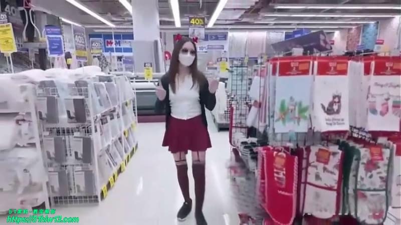 MoriyaExhibit超市当众开腿眼神妖媚勾魂反差感太强 网红