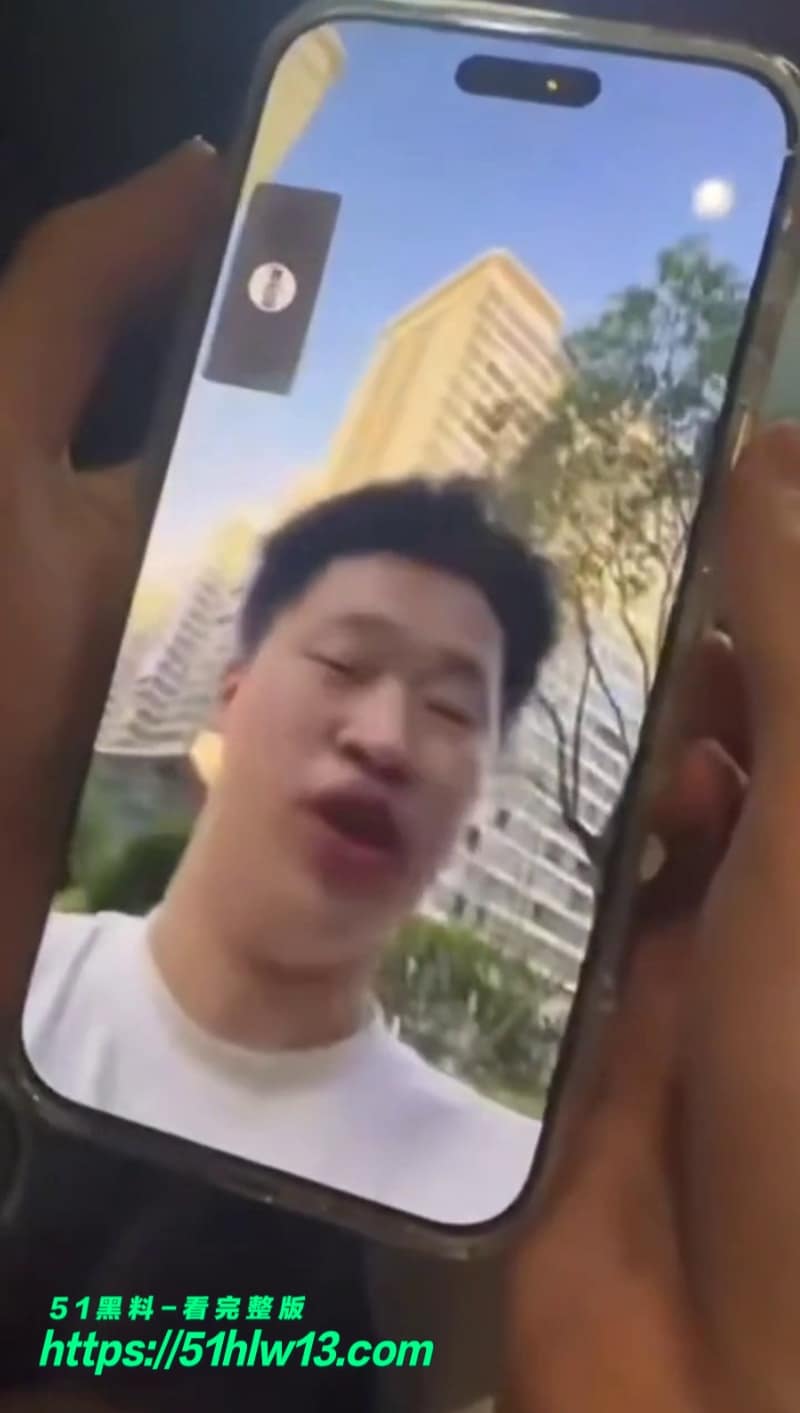 赵俊逸车库被精神小伙群殴满脸血视频流出这下真被打清醒了 网红