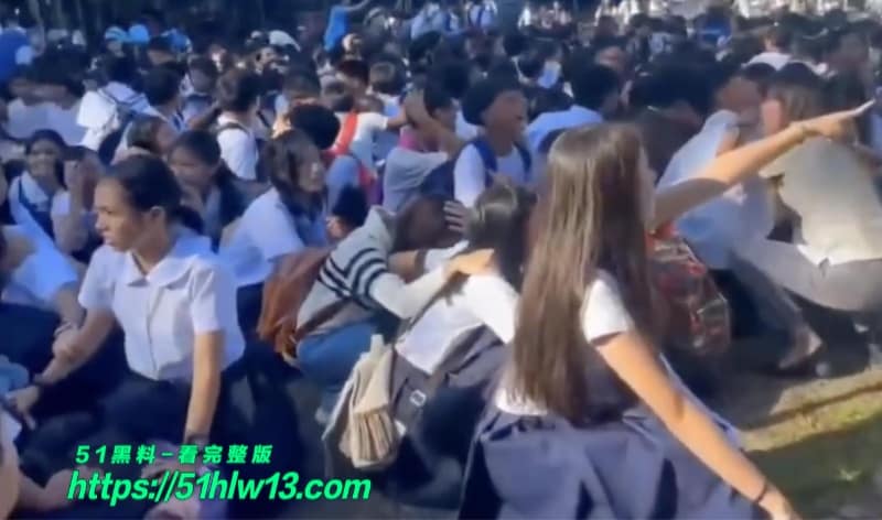 菲律宾8.2级强震突袭，棉兰老岛监控拍到建筑疯狂摇晃 热搜
