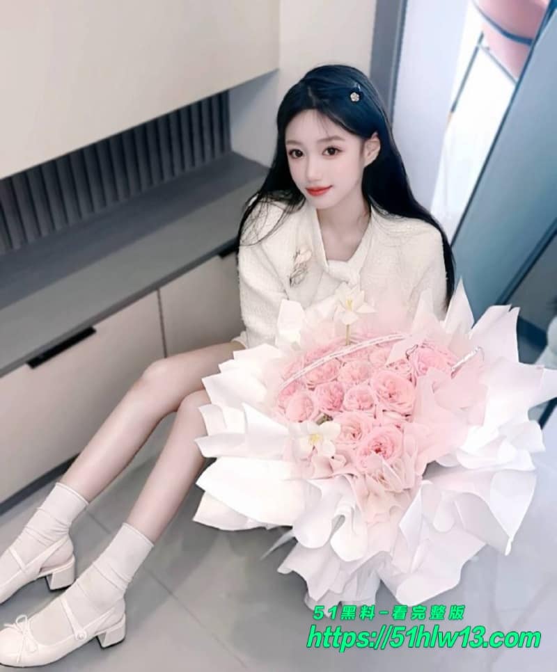 周诗雅清纯名媛人设崩了丨私下被按在床上叫得这么浪 名媛反差