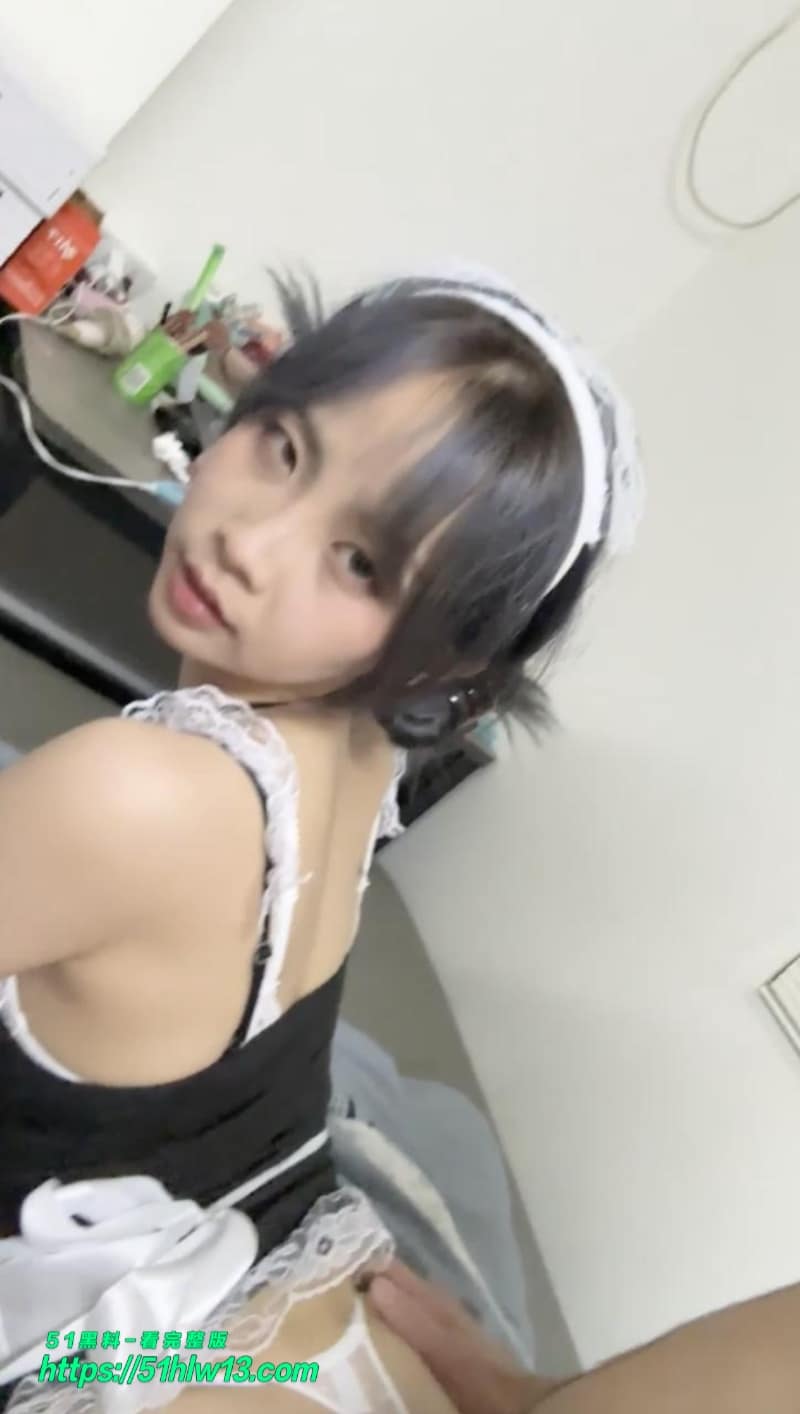 昆明清纯妹子对着镜子自恋被操到失神眼神迷离太顶了 异地恋爆料