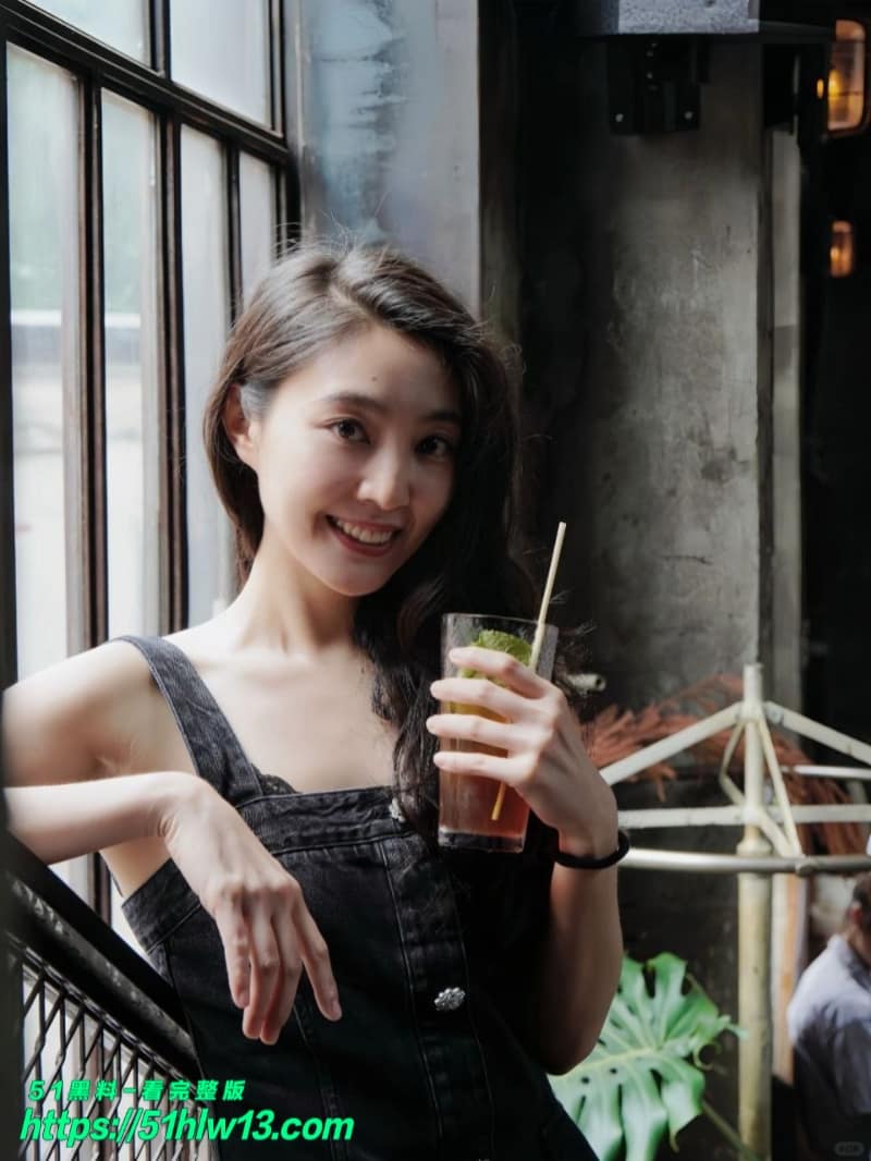 西南交大舞蹈生人设崩塌丨台上清纯优雅私下换制服被金主无套猛操 情趣制服