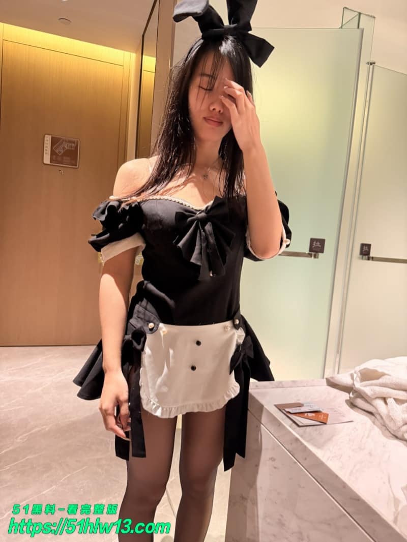 汪晓冉看着像端庄名媛，私下穿兔女郎跪侍金主反差太猛 名媛私密流出