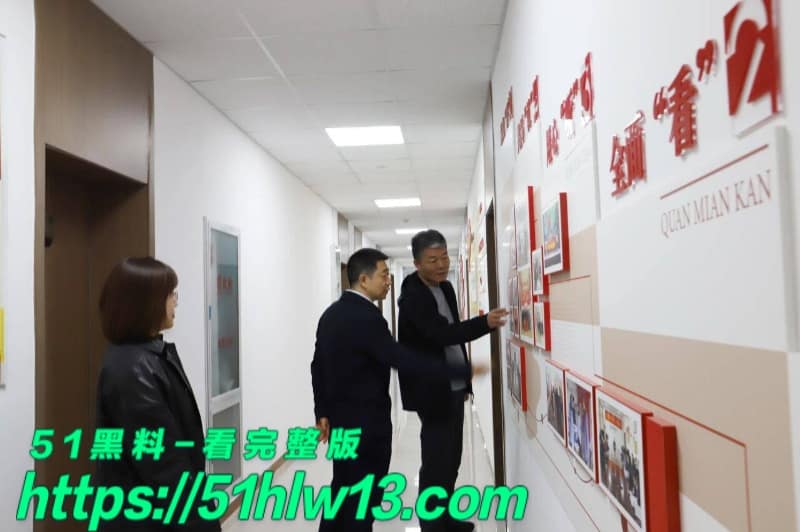 白鹿牵手江苏文投前董事长王洪俊深夜逛街被拍反差太大了 白鹿地下情