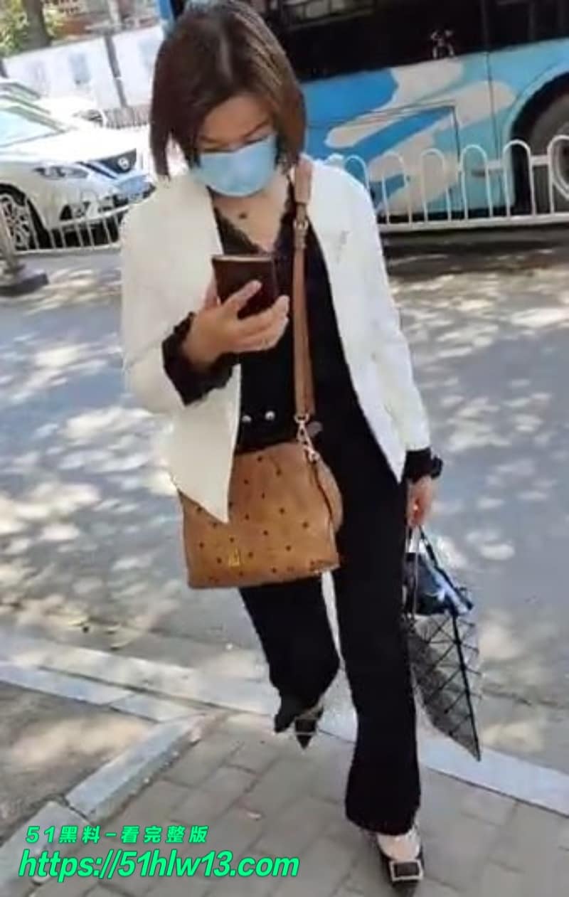 雨竹先生约炮人妻内幕，斯文男变身猛男的反差太绝