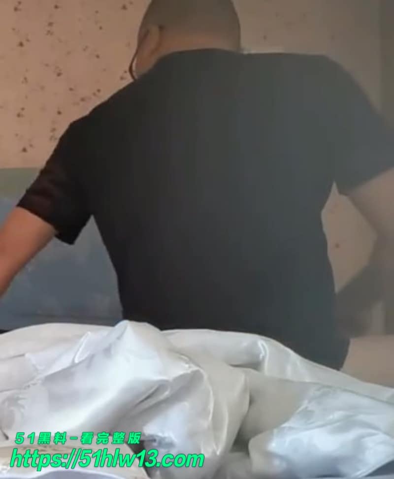 雨竹先生约炮人妻内幕，斯文男变身猛男的反差太绝 反差爆料