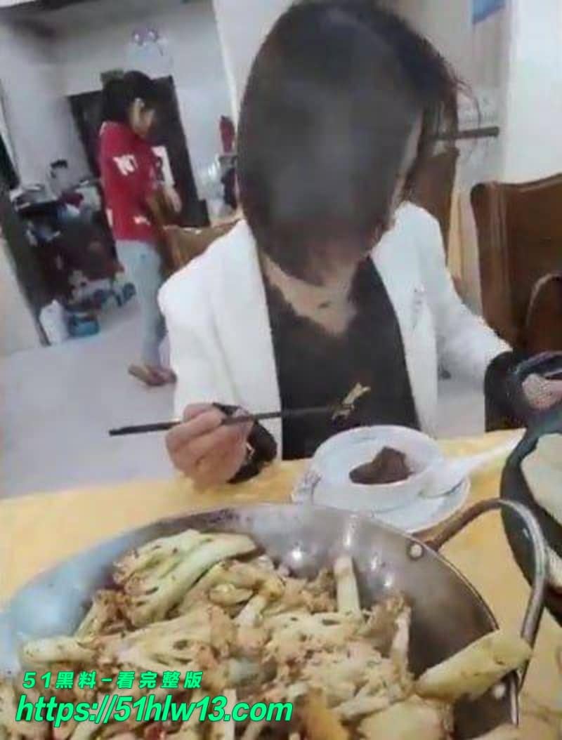 雨竹先生约炮人妻内幕，斯文男变身猛男的反差太绝 胖调教