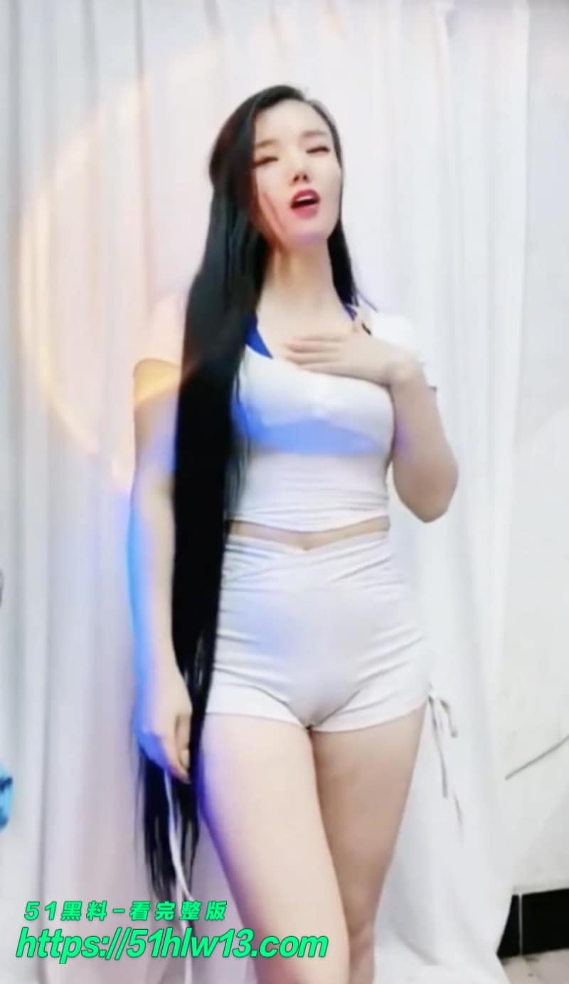 骆驼趾系列近距离才艺丨看着乖巧的女孩私处轮廓这么顶 紧身裤私处