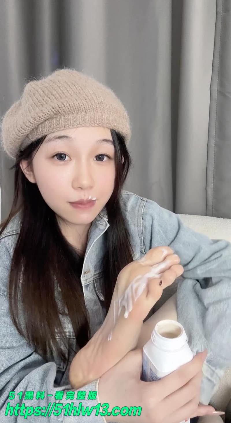 别拔虎牙黑丝舔脚福利大秀脚趾灵活勾动被玩到眼神失控 足控福利