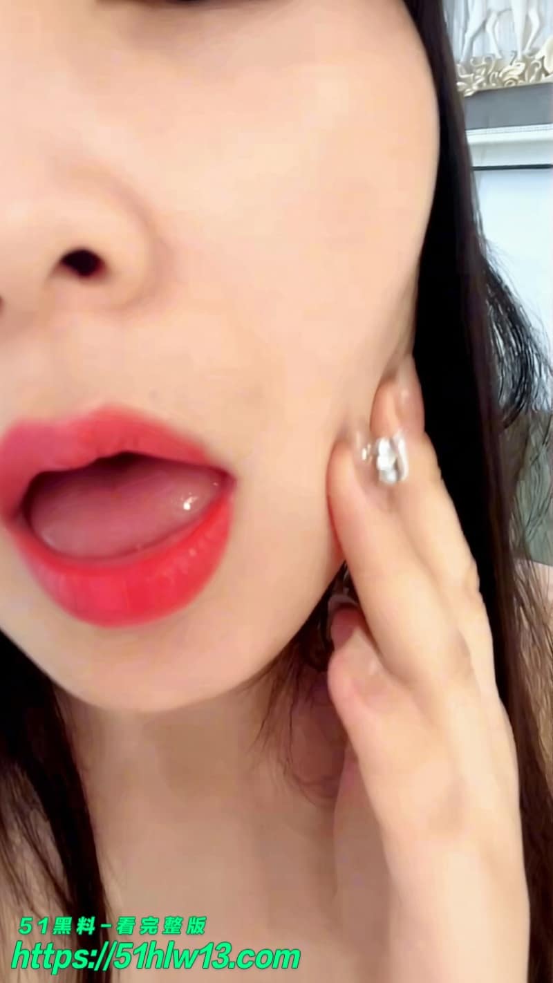 熟女少妇趁妹妹熟睡与大哥客厅激战被操到浪叫失控 福利
