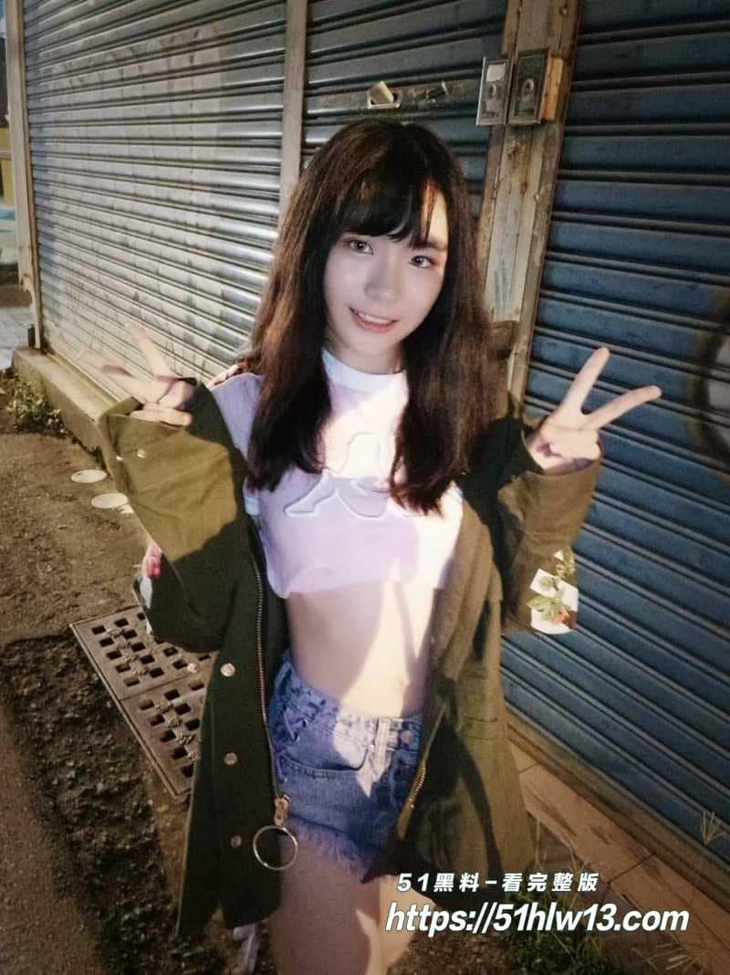 台湾嫩妹卧室私密视频流出丨粉色蕾丝低角度拍得太绝了 低角度拍摄