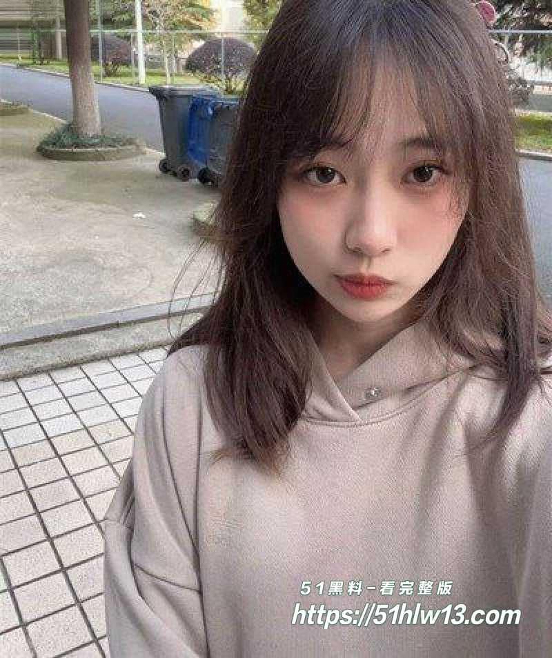 吕静雯看着像个纯情护士，私下为转正被操到翻白眼