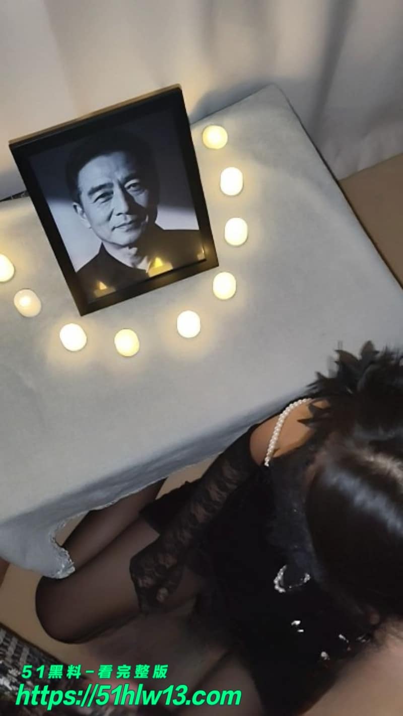 海角社区母子禁忌实录丨在老爸遗照前猛操亲妈这波尺度真绝了 禁忌视频