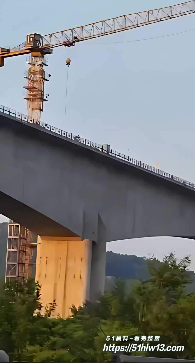 南充男子挂塔吊高空悬停4小时实录丨这波惊魂救援才刚开始 塔吊意外