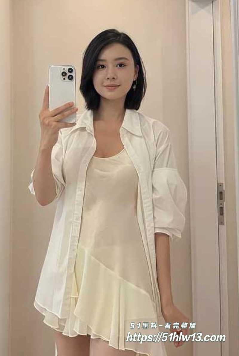 闷骚嫂子睡衣被掀开无套后入被顶到眼神失控淫水顺腿根狂流 反差