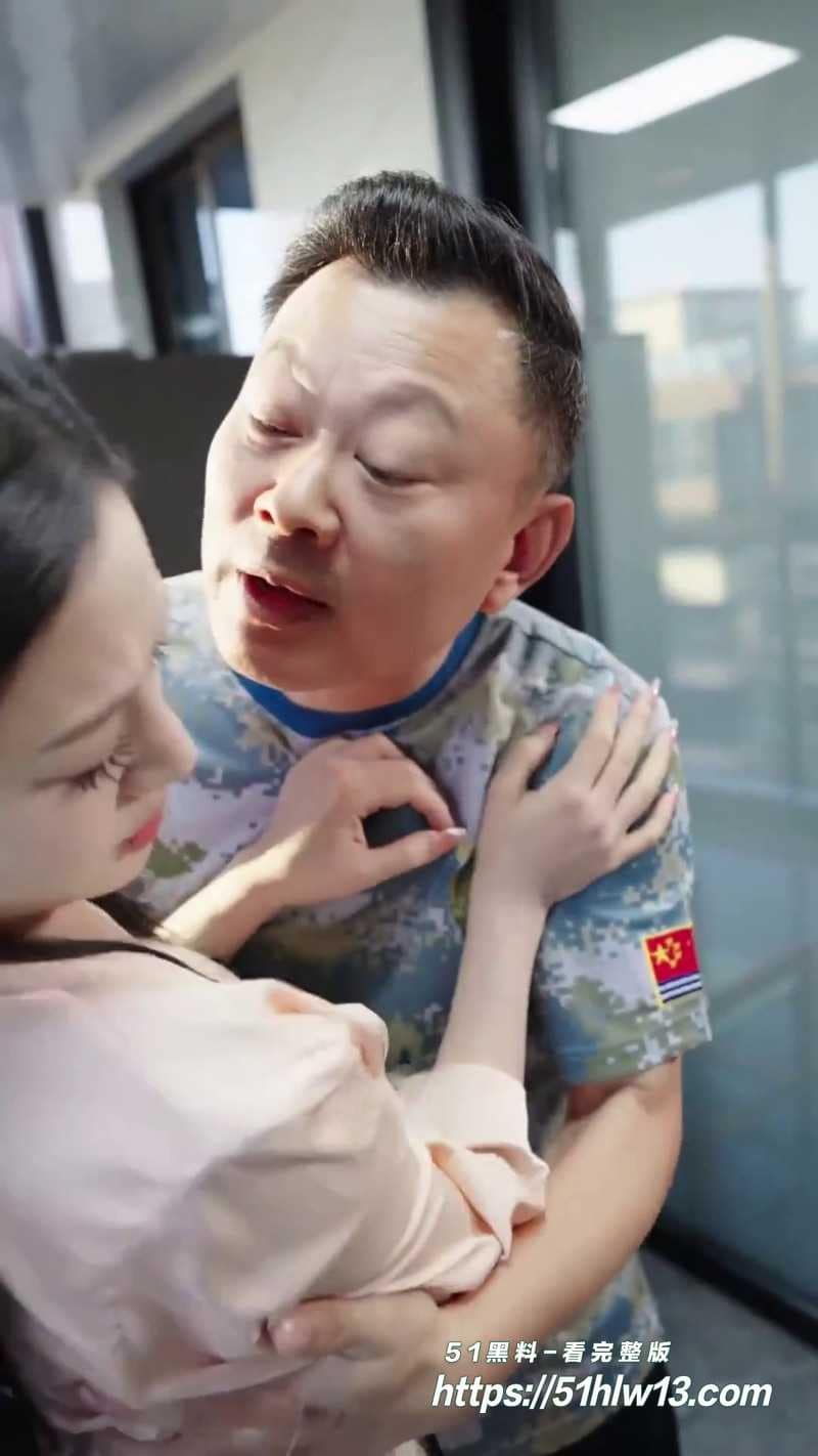 娇妻客厅沙发偷情肩带滑落被猛干到失控白浆拉丝细节太顶 客厅偷情视频