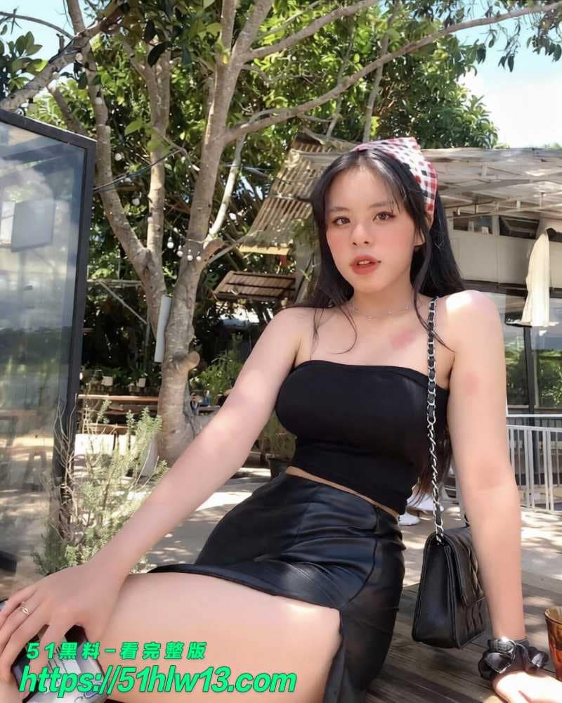 越南大奶妹下海视频被爆，这波后入猛操我真没绷住