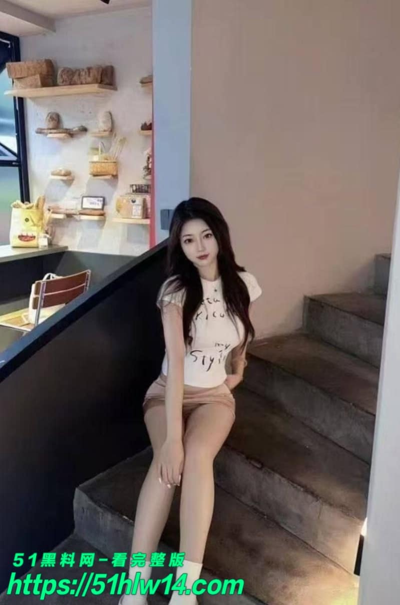 夏美林这波刚睡醒跪舔反差太顶了丨江苏甜美少妇骑乘被暴力输出 金主私密
