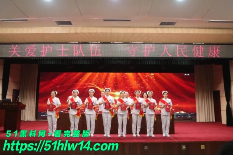 王磊医生朋友圈爆料，天天跟90后护士做爱到腿软，这反差太顶了 反差视频