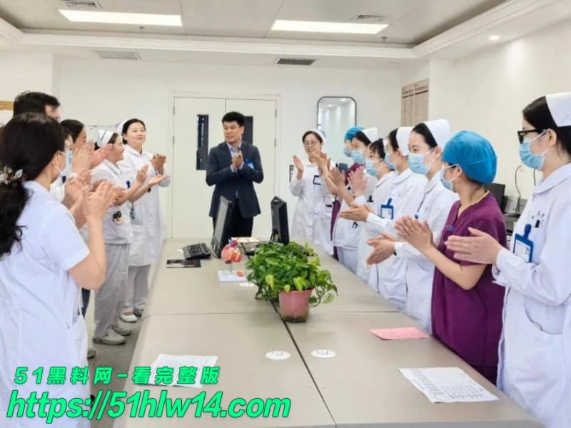 王磊医生朋友圈爆料，天天跟90后护士做爱到腿软，这反差太顶了 吃瓜