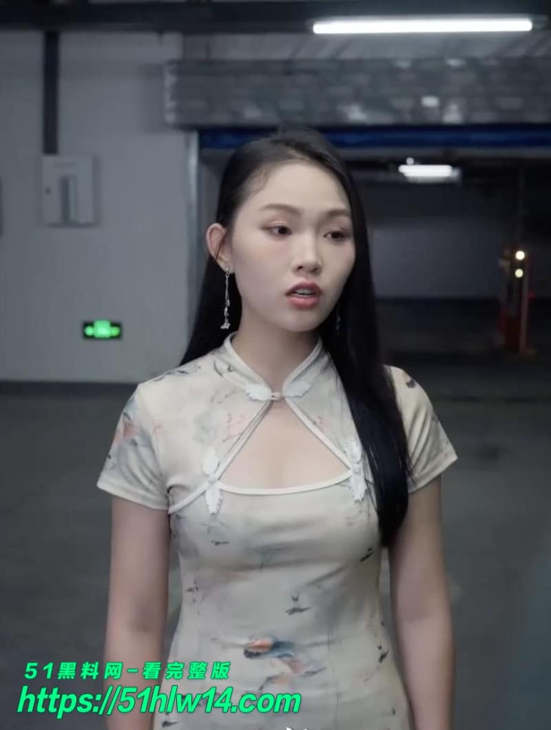 邓依灵陈梓晴绝处逢春反差对戏被拍到眼神失控身体紧贴 短剧