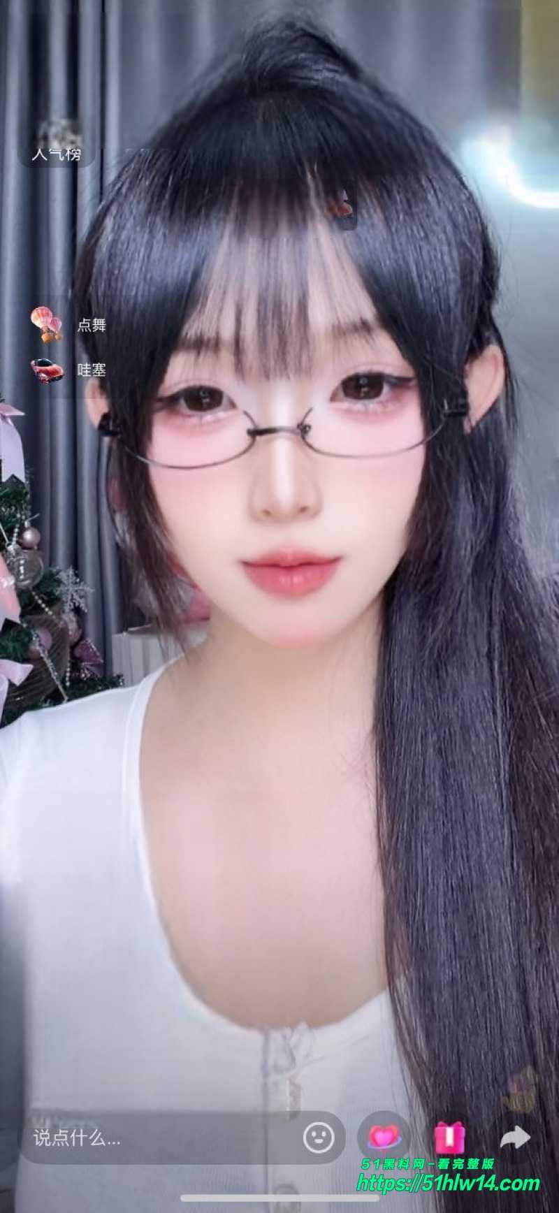 小企鹅付费定制内幕起底，黑丝御姐反差尺度太顶