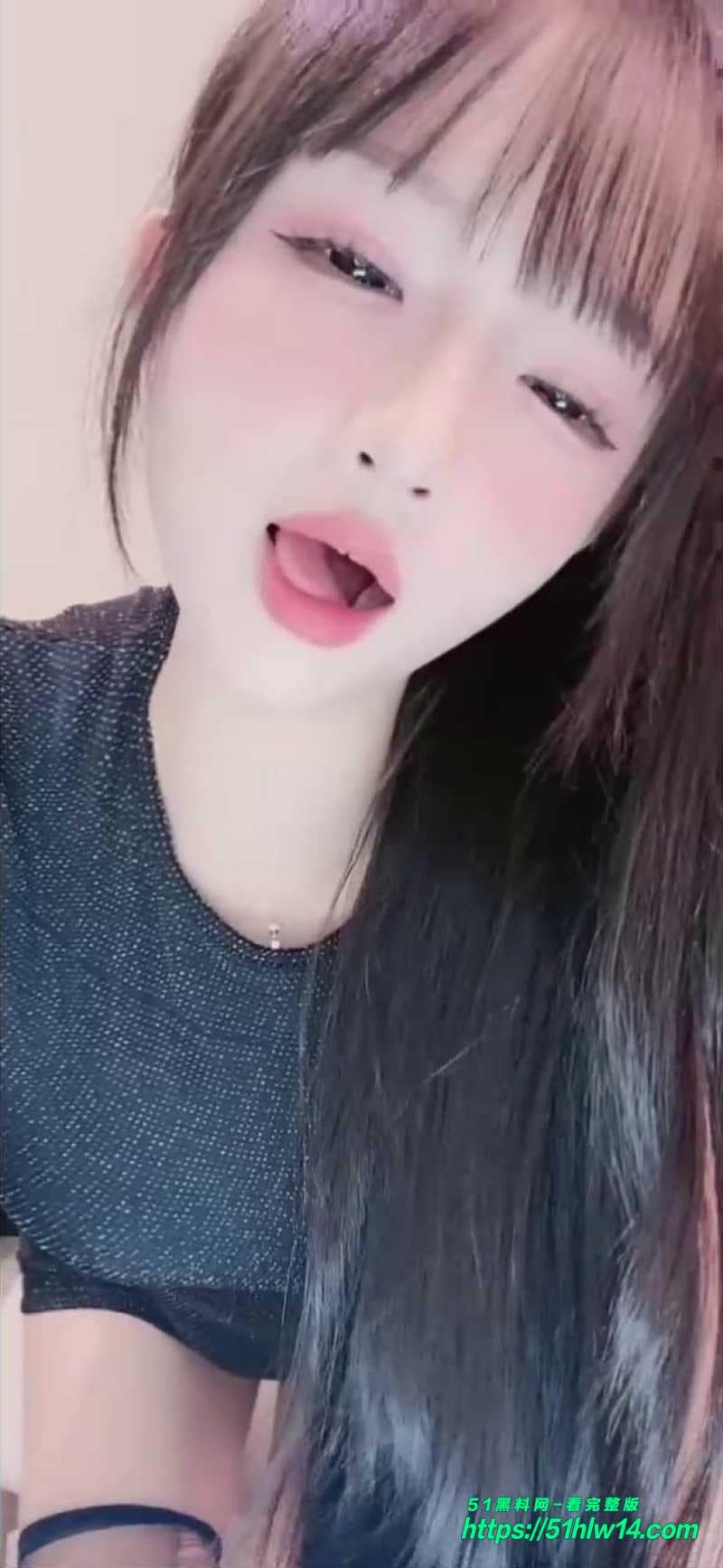 小企鹅付费定制内幕起底，黑丝御姐反差尺度太顶 御姐福利