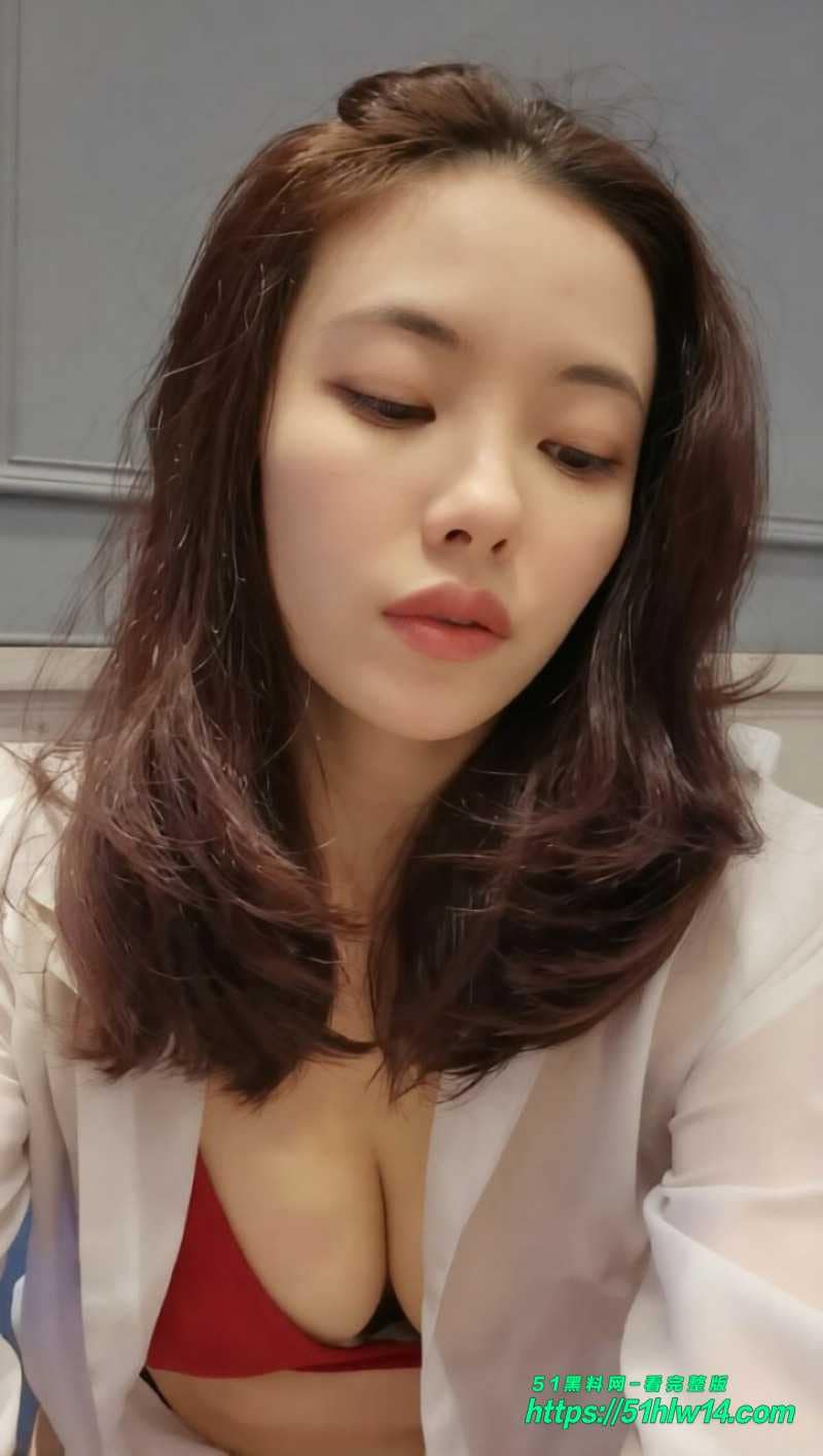 moremore姐弟这波乱伦爆操太顶了，骑乘扭臀把水喷得满床都是 骑乘爆操