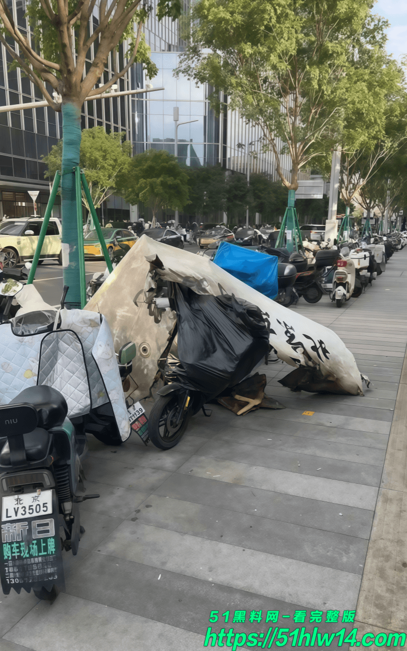 中国尊撞机这波操作真绝了丨北京最高楼被撞出窟窿现场太惊悚 中国尊现场视频