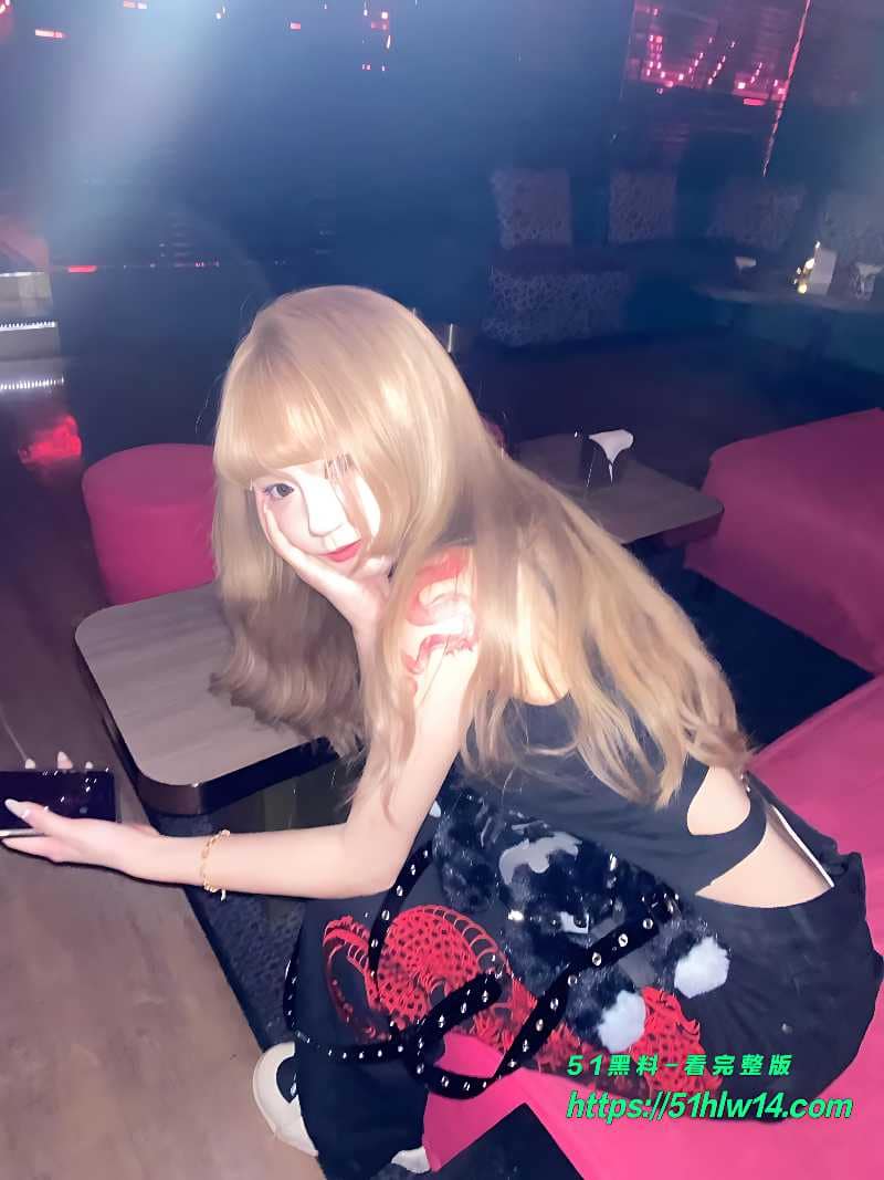 高颜值网红私下玩这么野？与前男友露脸视频流出，这反差太顶了 推特
