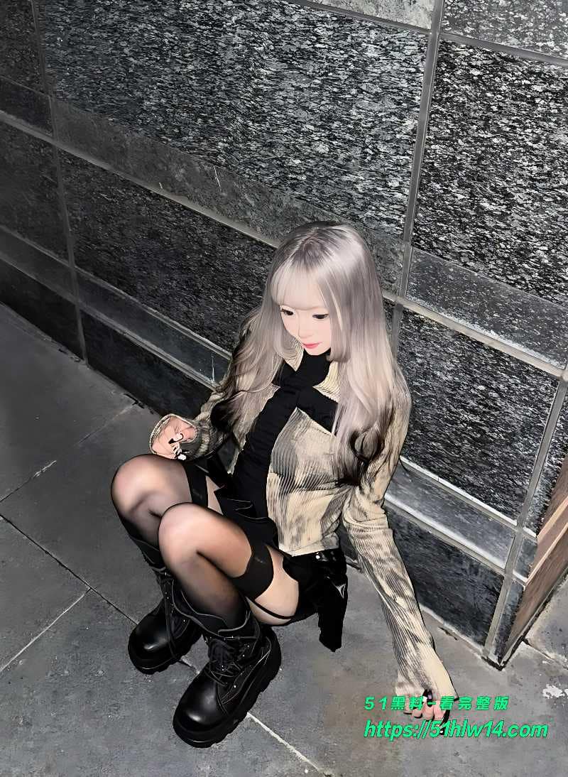 高颜值网红私下玩这么野？与前男友露脸视频流出，这反差太顶了