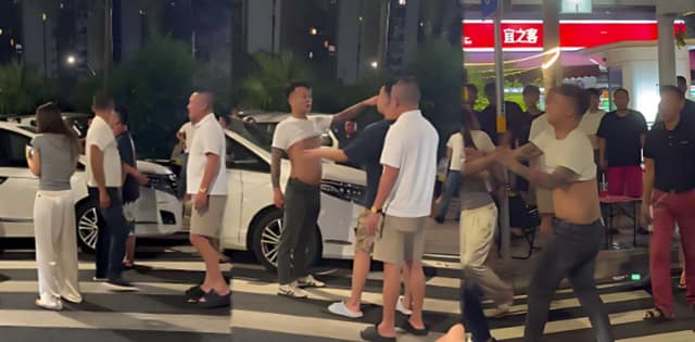 街头斗殴这波太离谱丨几个大哥打成一团，好心劝架的小姐姐惨遭误伤满脸血