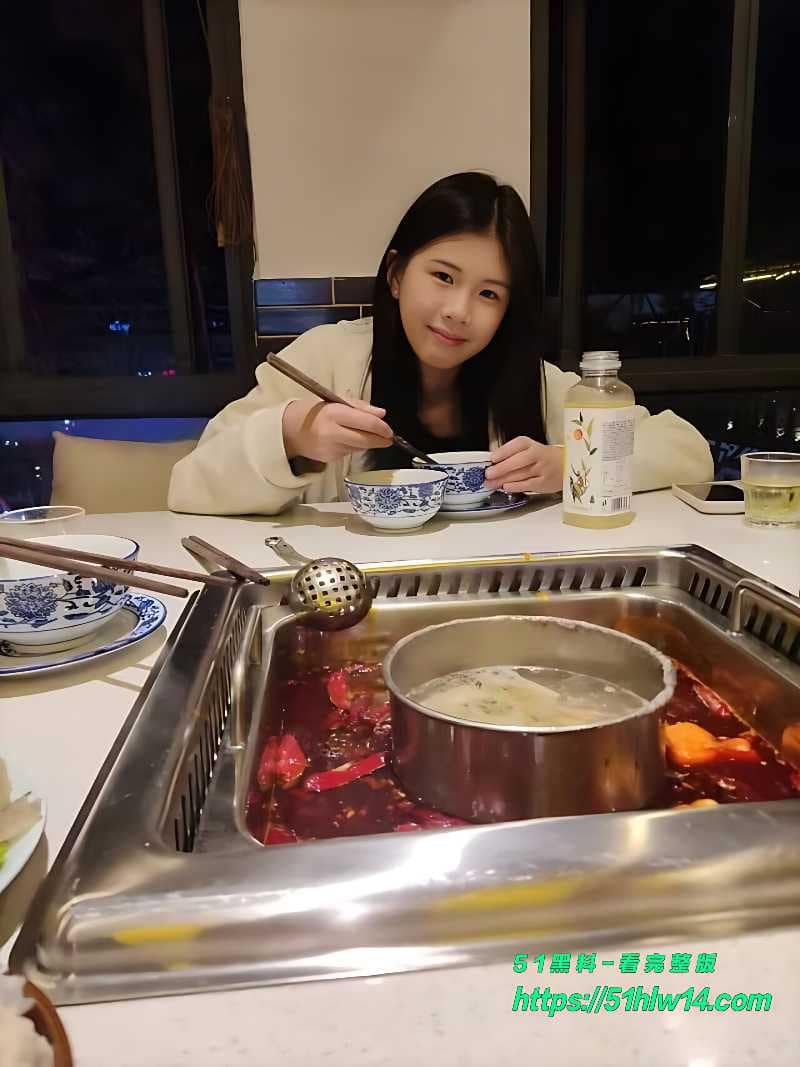 刘钰婷看着像邻家乖乖女，私下拿跳蛋猛震那段反差太顶了