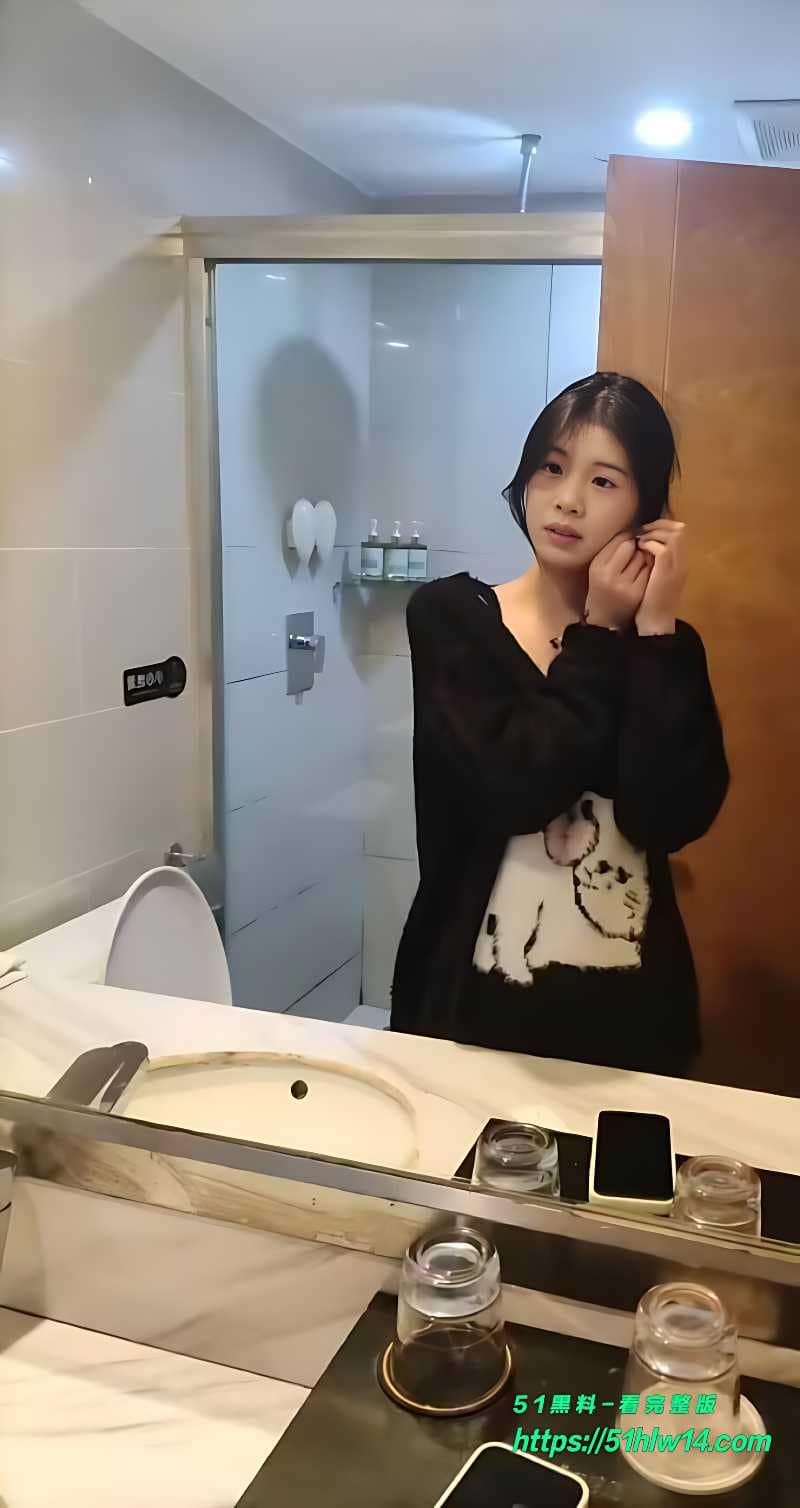 刘钰婷看着像邻家乖乖女，私下拿跳蛋猛震那段反差太顶了 反差嫩妹