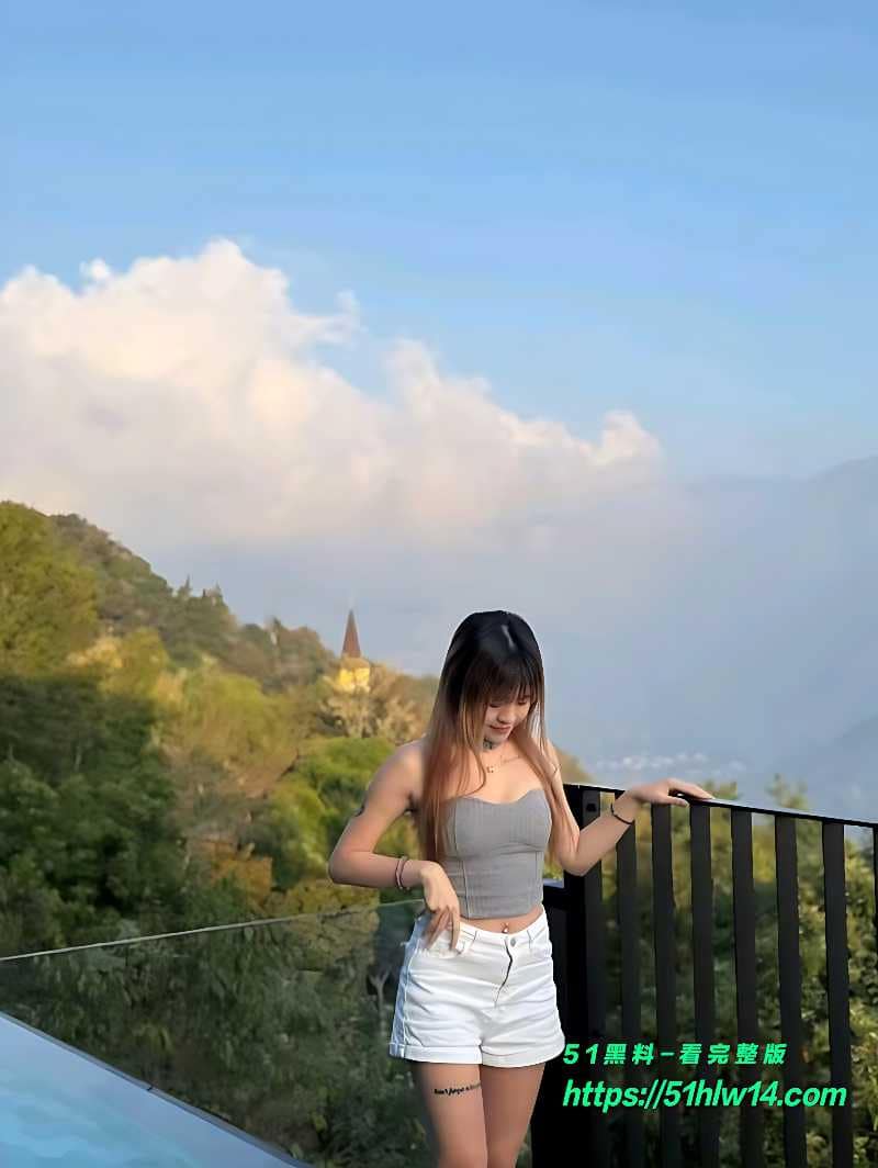 抖音网红全裸热舞巨乳高频弹跳蜂腰扭动骚到没边 网红脱衣视频