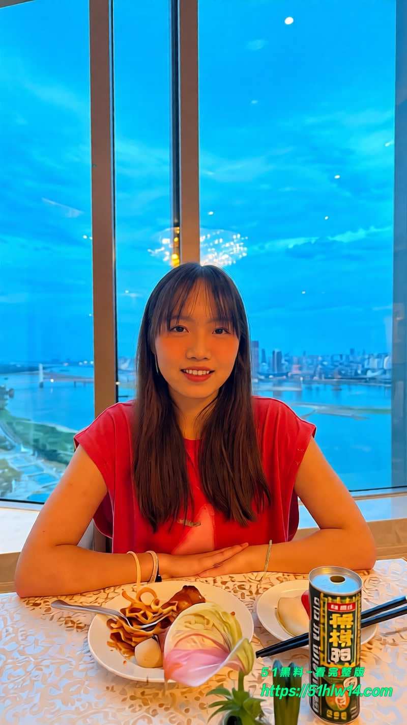 高颜值反差女神居家反弓，跪姿被顶到失控细节太顶 跪姿反弓