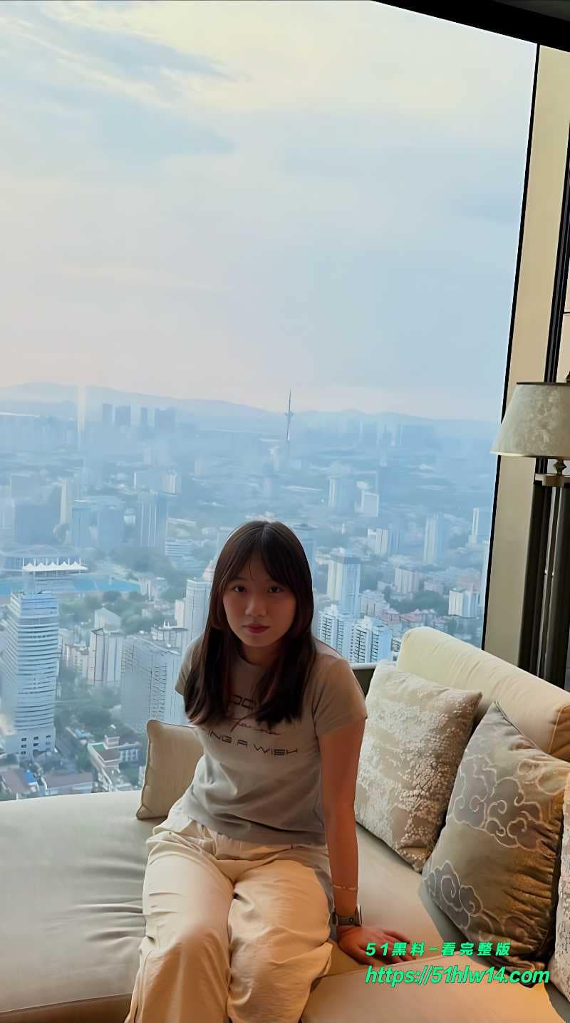 高颜值反差女神居家反弓，跪姿被顶到失控细节太顶 成人视频