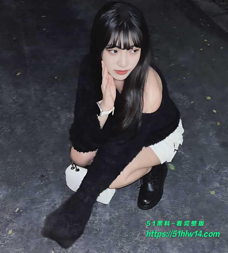 亚洲极品美女私密自慰视频，拨开阴唇狂揉那画面真顶