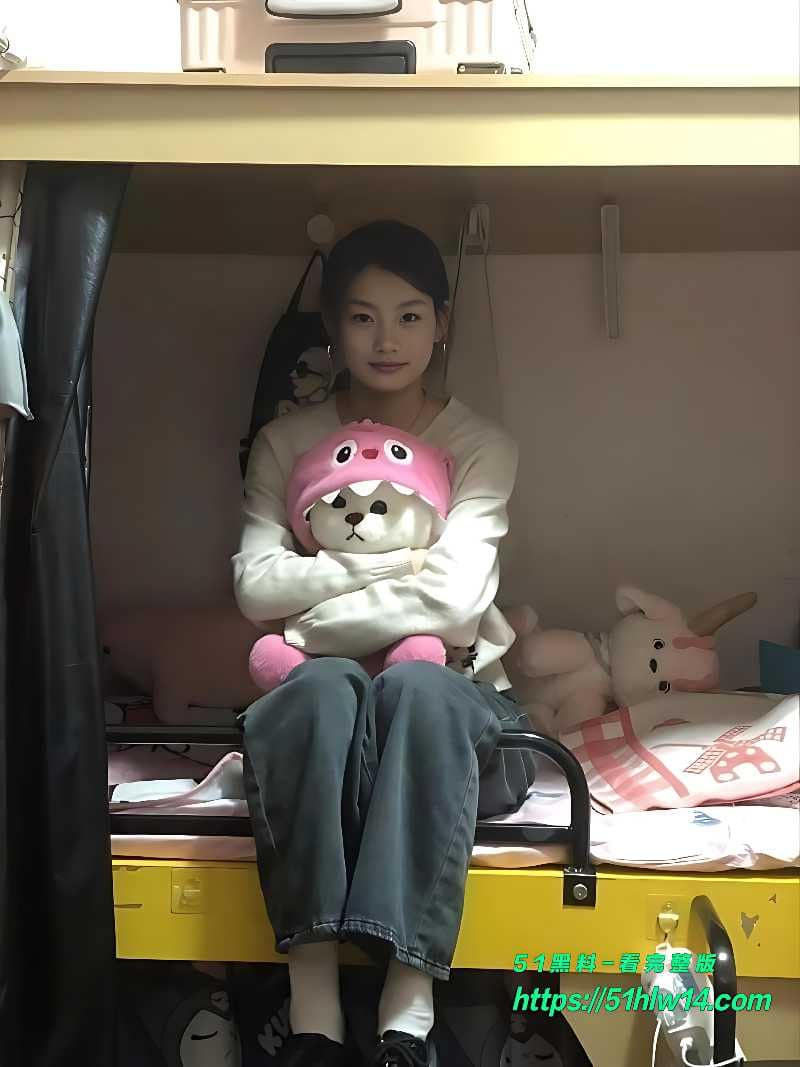 安雪莲私下玩这么野丨兰州文理学院眼镜妹拨开阴毛反差太顶