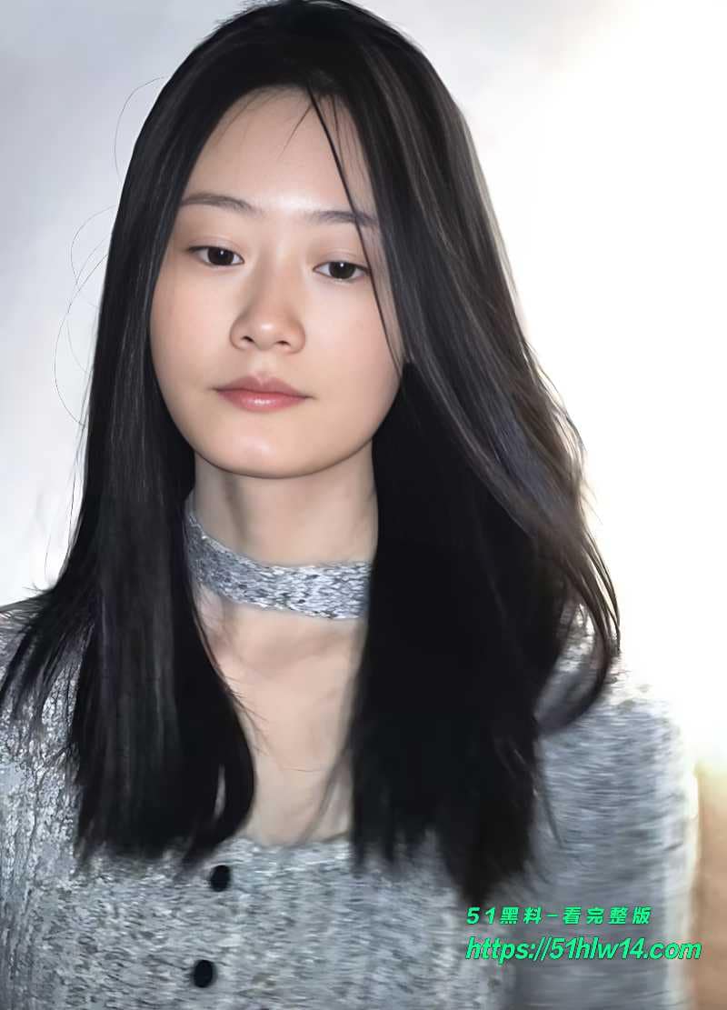 周芸华私拍视频流出，白色蕾丝黑丝反差细节太顶 深喉口交