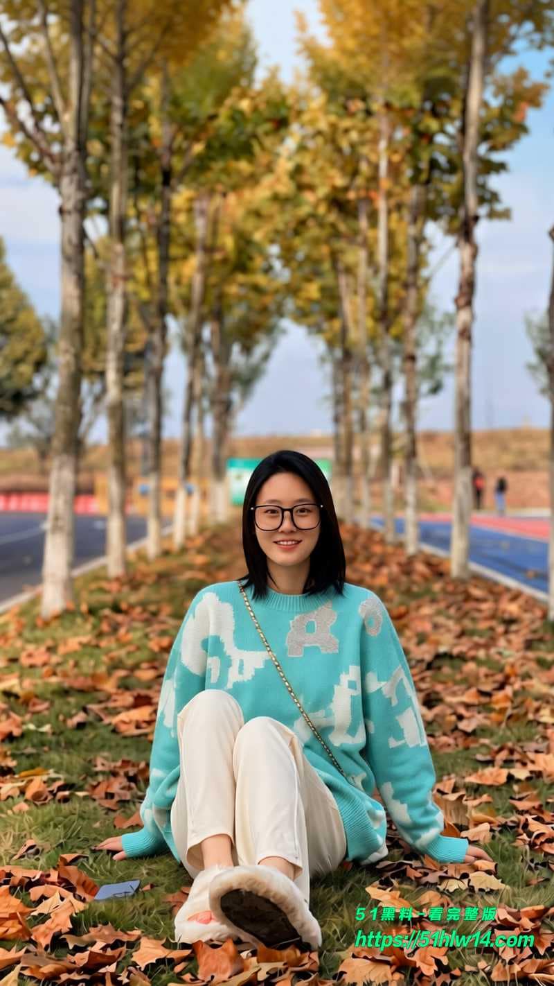 周芸华私拍视频流出，白色蕾丝黑丝反差细节太顶 反差女神