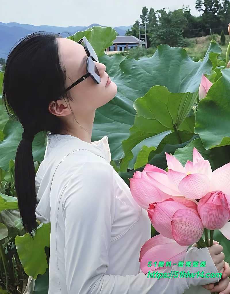 周芸华私拍视频流出，白色蕾丝黑丝反差细节太顶 黑丝蕾丝