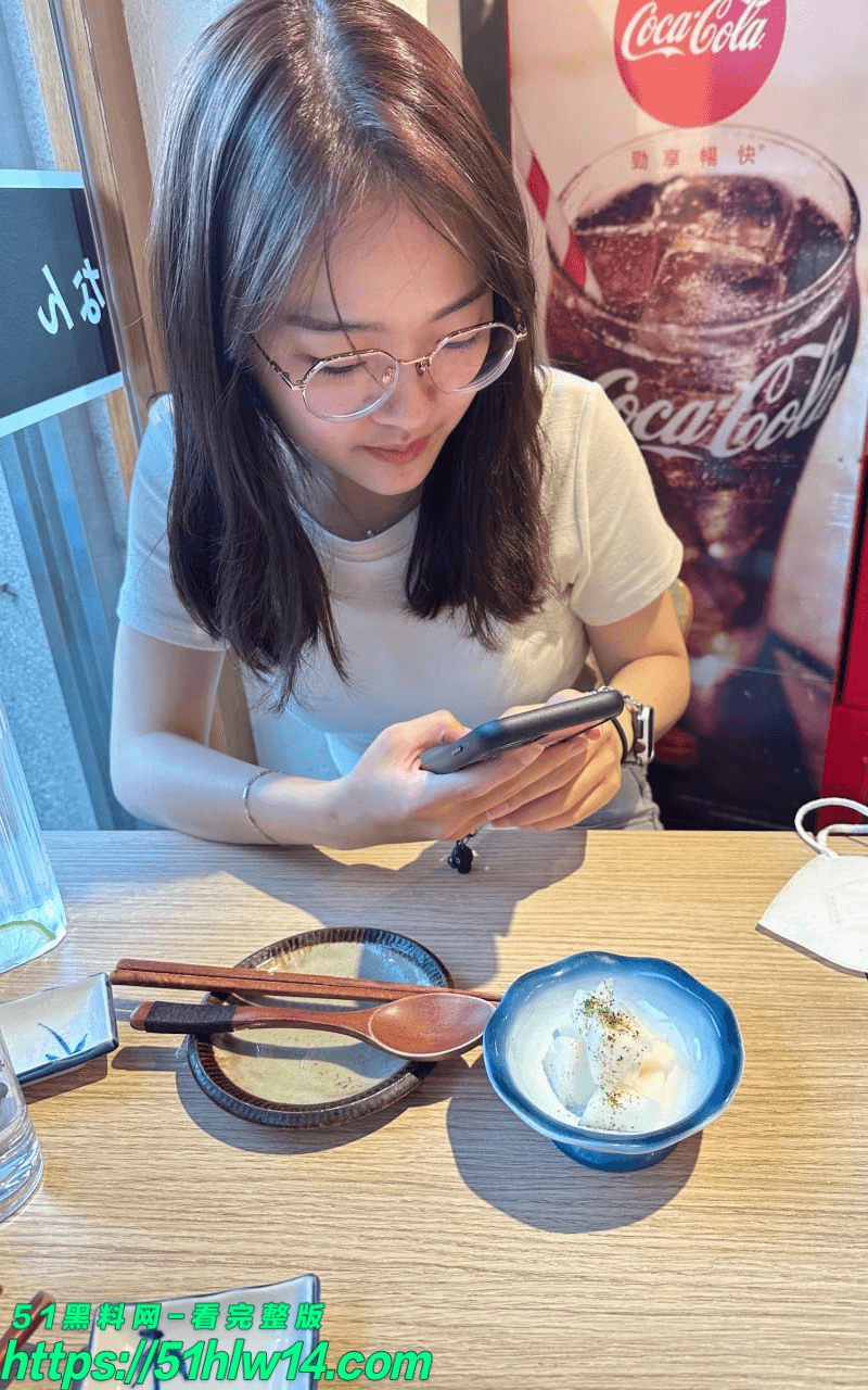 骑乘榨精系列这波投稿太顶了，这帮骚货腰肢扭得我直接原地起飞 完整视频在线播放