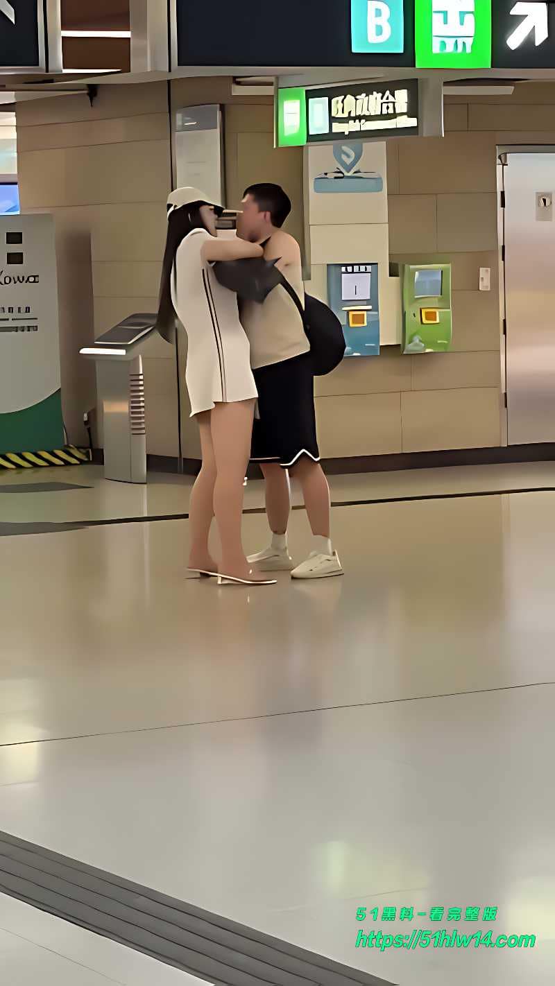 旺角护士装妹子追债实录丨不给钱被揪进地铁站这波太尴尬 爆料