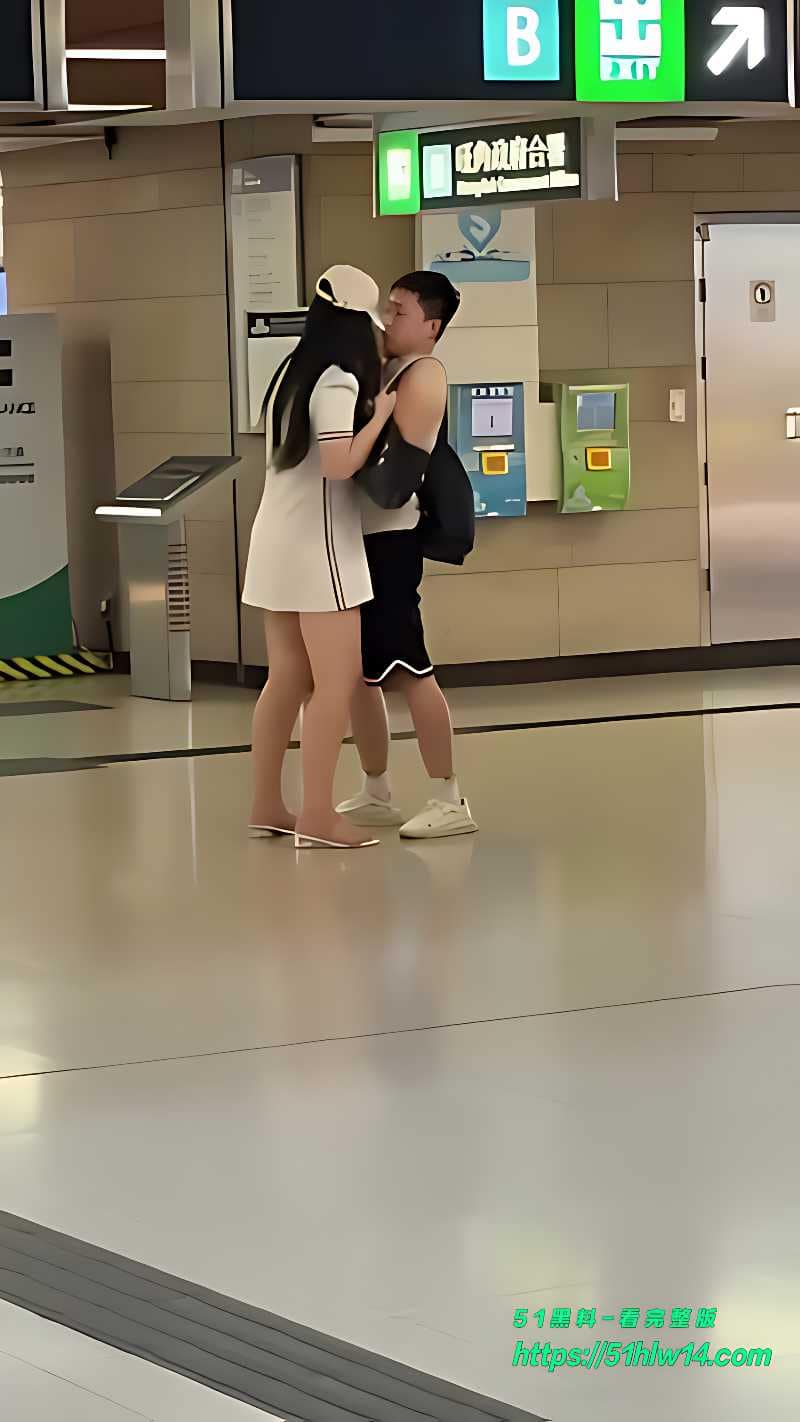 旺角护士装妹子追债实录丨不给钱被揪进地铁站这波太尴尬 旺角地铁站