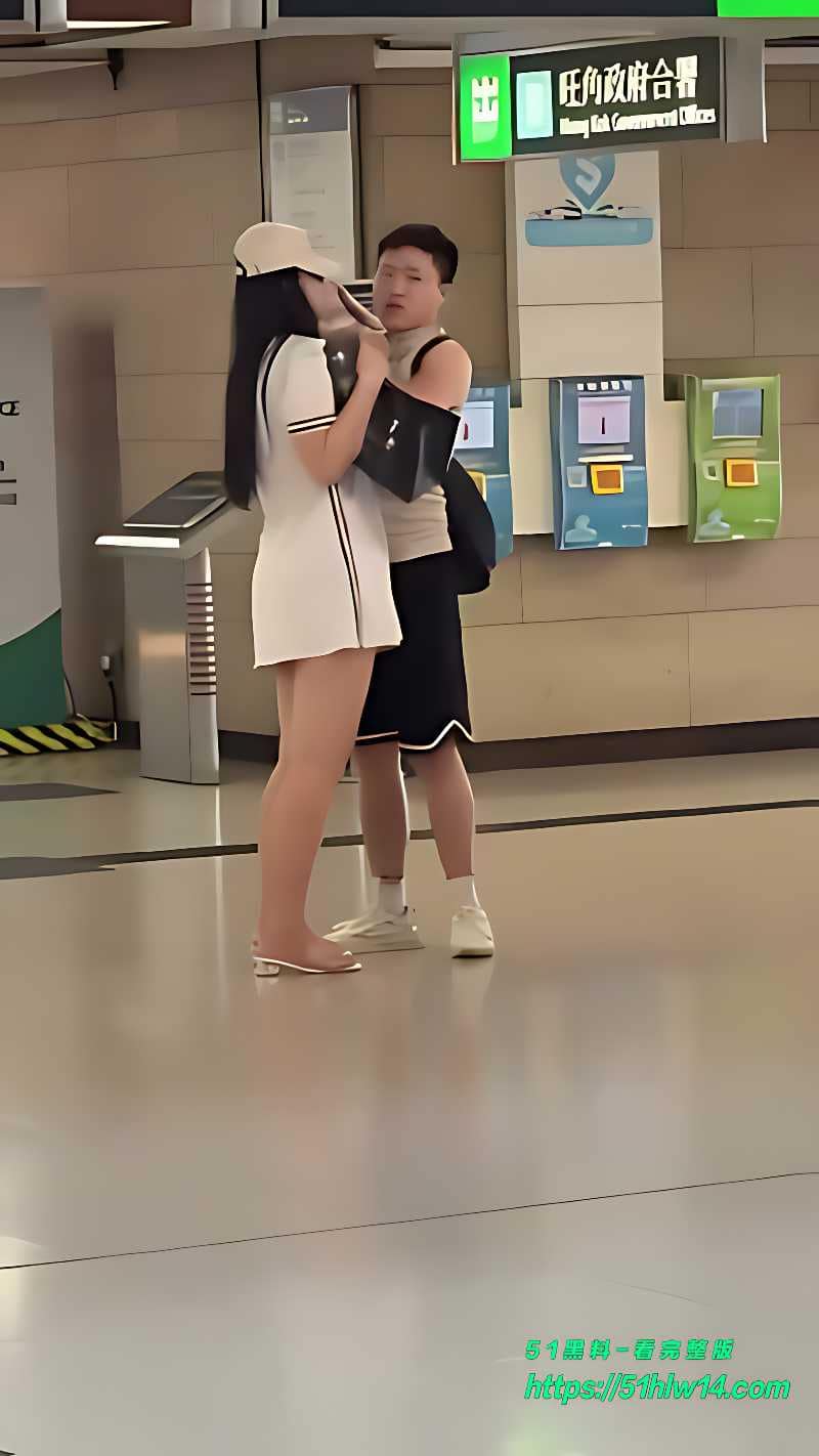 旺角护士装妹子追债实录丨不给钱被揪进地铁站这波太尴尬